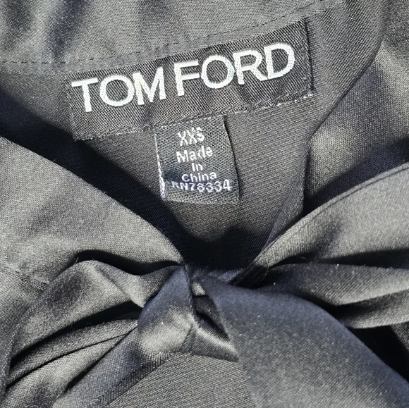 Sexy, elegant and Feminine Tom Ford Black Satin Blouse with bow, Sz XXS - Picture 6 of 11